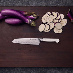 ZWILLING | 7-inch, Hollow Edge Slim Santoku Knife | Pro le blanc