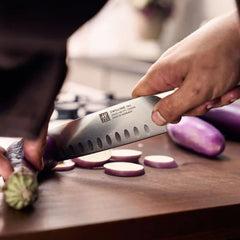 ZWILLING | 7-inch, Hollow Edge Slim Santoku Knife | Pro le blanc