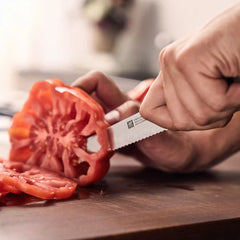 ZWILLING | 5-inch Utility Knife, Serrated Edge  | Pro le blanc